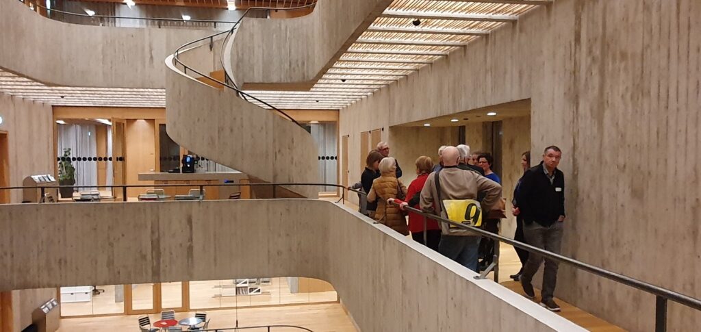 Treppenhaus aus Sichtbeton im Gebäude „Belo Horizonte“ des Swiss TPH