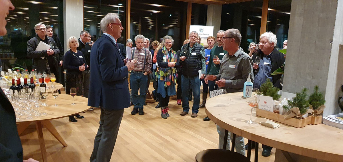 Begrüßung der Gäste beim Apéro im Swiss TPH in Allschwil